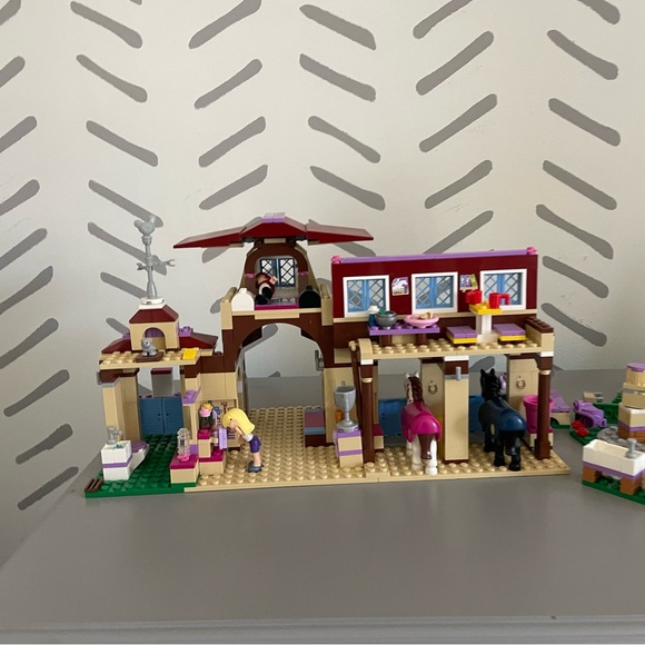 Lego Friends Heartlake Riding Club Horse Farm Barn Set Blocks 41126 - Picture 14 of 14